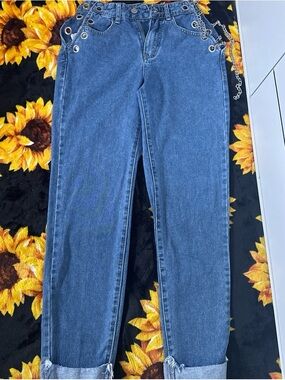SHEIN Blue Straight-Leg Denim Jeans with Grommet & Chain